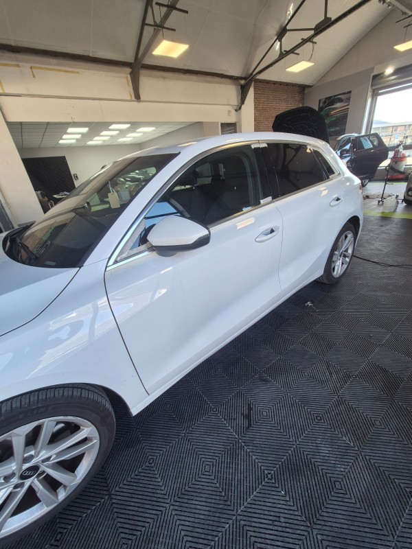 Déchromage contours de vitres sur Audi A3