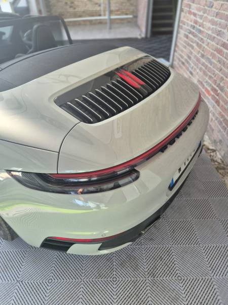 BANDE NOIR SATIN ET FEUX TEINTES SUR  PORSCHE 992 A LE HAVRE