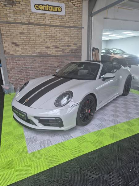 BANDE NOIR SATIN ET FEUX TEINTES SUR  PORSCHE 992 A LE HAVRE