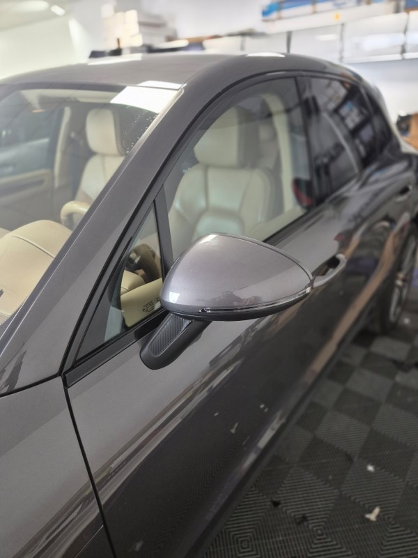 Déchromage sur porsche Macan à Le Havre en Normandie 