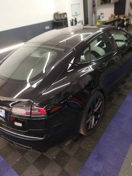VITRE TEINTEES SUR TESLA MODEL S PLAID