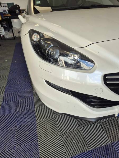 POSE DE PHARES TENTES SUR PEUGEOT CRZ