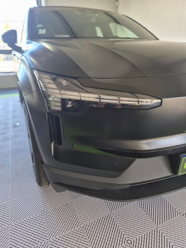 Covering noir satin sur volvo xc40 à Le Havre prés de Fécamp