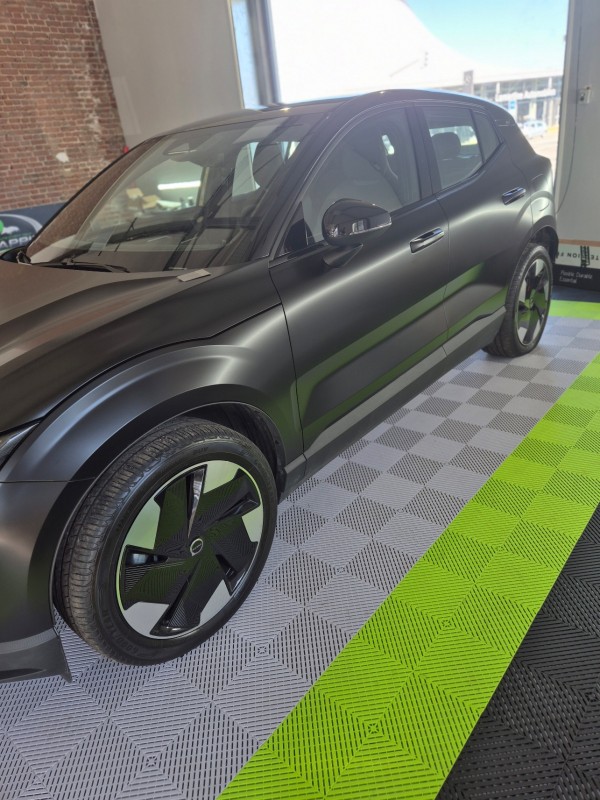 Covering noir satin sur volvo xc40 à Le Havre prés de Fécamp