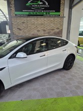 Vitres teintées 3/4 arrière Tesla Model Y au Havre – Film solaire automobile en Normandie
