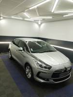 Covering noir brillant sur toit DS5 à Le Havre